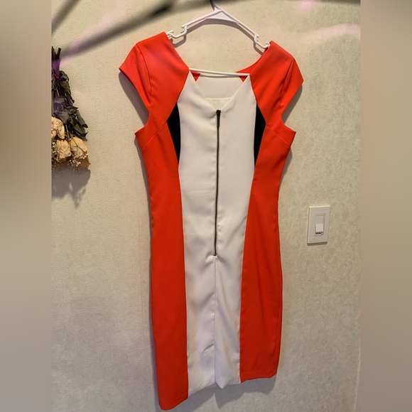 Beautiful Dress Size 4 - Picture 3 of 4